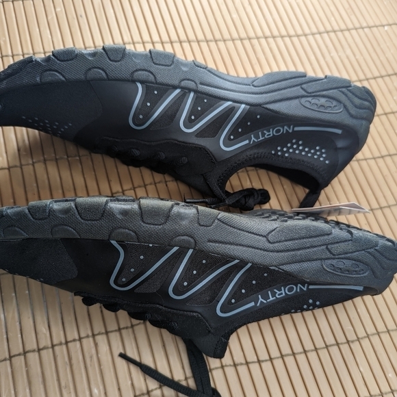 Norty unisex sz 10 water, Fisherman, beach, drainage shoes. New with tags. 310pm - Picture 6 of 13